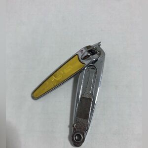 Diagonal nail clippers